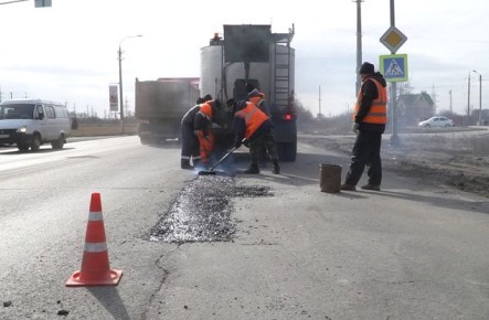 До начала мая в Белгороде планируют заделать 18 600 м? дорожных выбоин