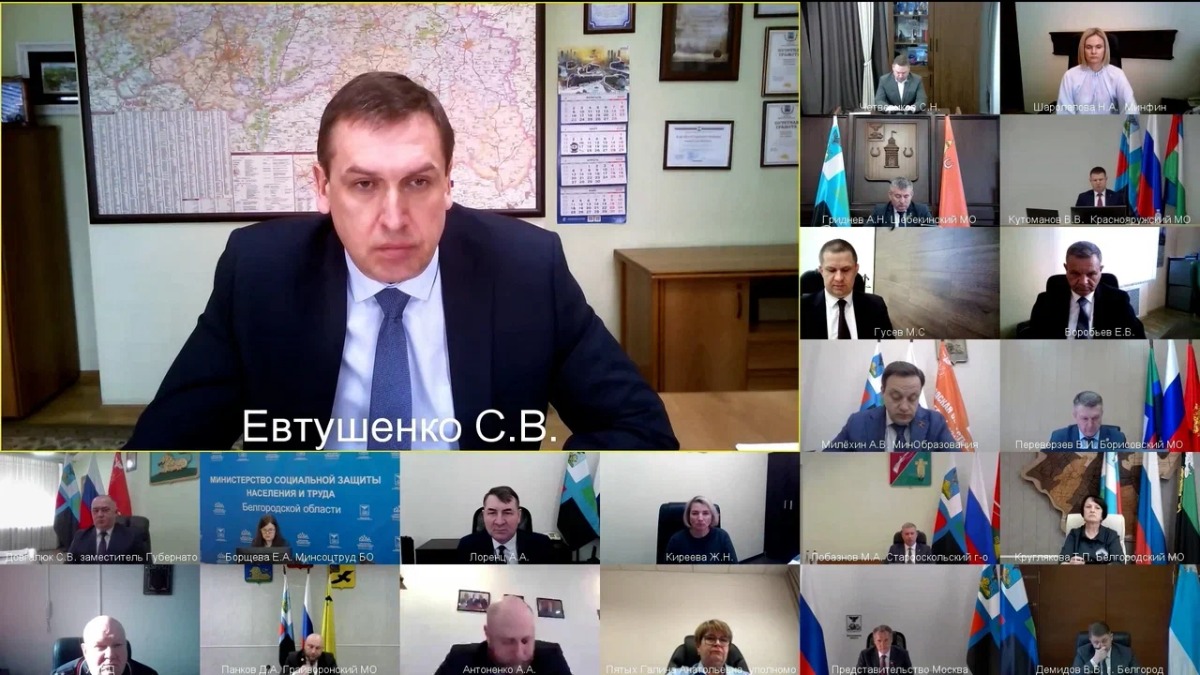 Вячеслав Гладков поручил через 2–3 недели завершить качественный аварийный ямочный ремонт дорог в рамках существующих ГОСТов