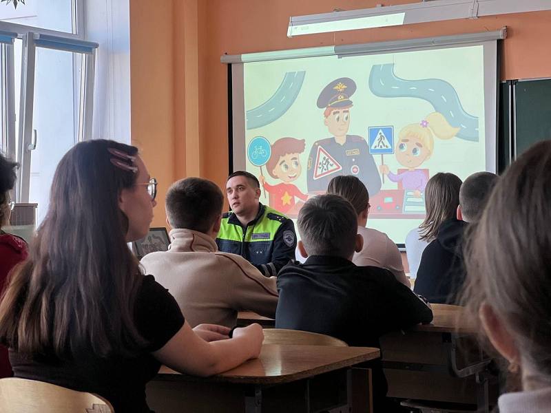 Классные «киносеансы по ПДД» помогают школьникам осваивать дорожные правила