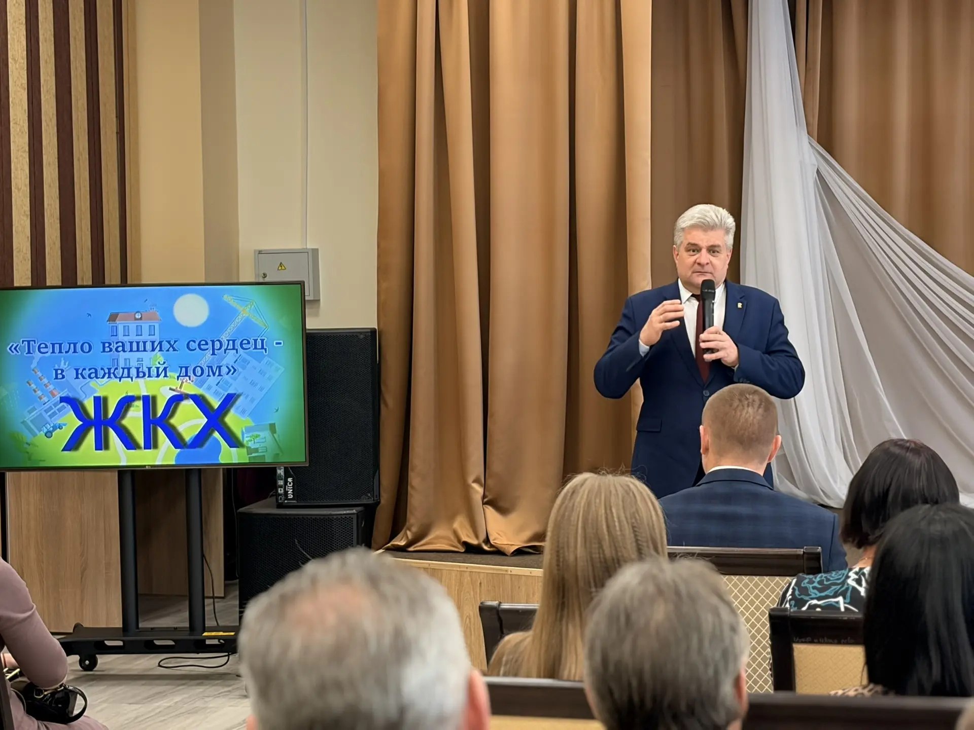 Сегодня в Центре культурного развития нашего посёлка прошло тёплое и торжественное мероприятие, посвящённое специалистам жилищнокоммунального хозяйства и сферы бытовых услуг