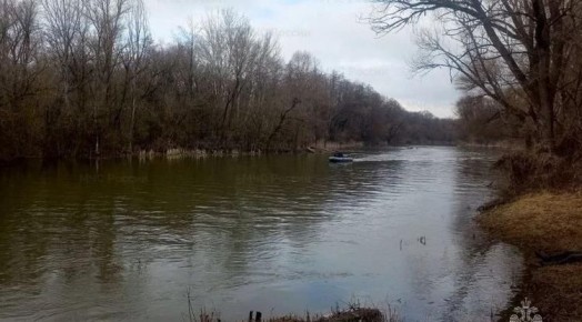 В Волоконовке из реки достали труп мужчины