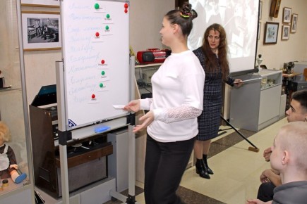 В Шебекинском историко-художественном музее открылась новая выставка «КВН, Ракета и Фотокор: сделано в СССР»