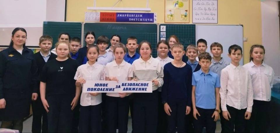 В Белгородской области в рамках ОПМ «Внимание — весенние каникулы!» автоинспекторы провели инструктажи по ПДД для школьников