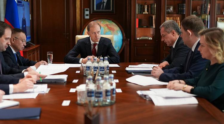 Вячеслав Гладков доложил Денису Мантурову о положении дел в Белгородской области