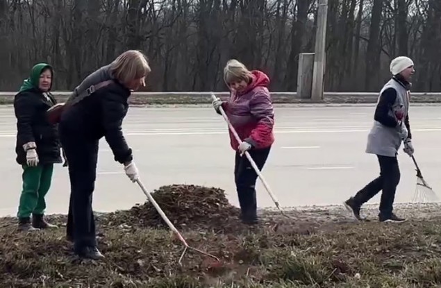 Белгороде продолжают проводить субботники