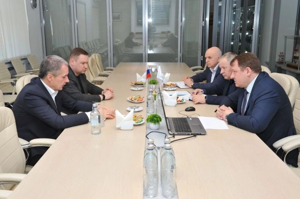 Вячеслав Гладков: Во время рабочей поездки в Москву в рамках ранее подписанного соглашения о взаимном сотрудничестве посетил одно из оборонных предприятий Концерна «Алмаз-Антей»