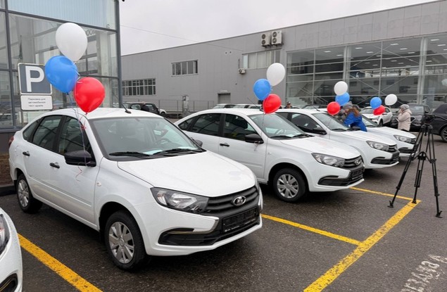 Белгородской области пять жителей, пострадавших на производстве, получили новые специализированные автомобили