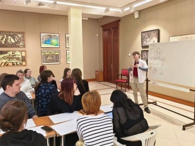 В Белгородском художественном музее состоялся авторский мастеркласс «Анимационная раскадровка» выпускницы колледжа ВГИК, преподаватель Детской художественной школы имени М.А. Врубеля (г. Москва ) — Диана Поморцева