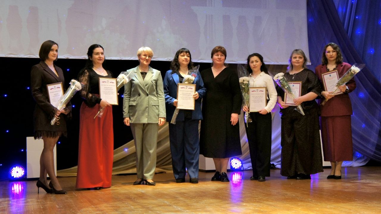 Андрей Миськов: Сегодня в торжественной обстановке чествовали лучших работников сферы культуры - тех, кто каждый день дарит нам радость творчества, сохраняет богатое наследие родного края и вдохновляет новые поколения на...