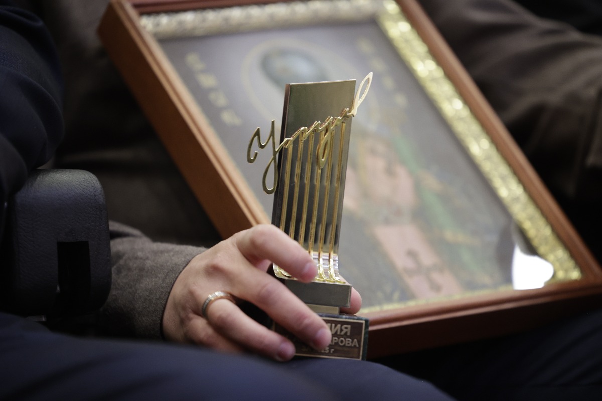 Вячеслав Гладков вручил награды лауреатам премии имени Алексея Алексеевича Угарова