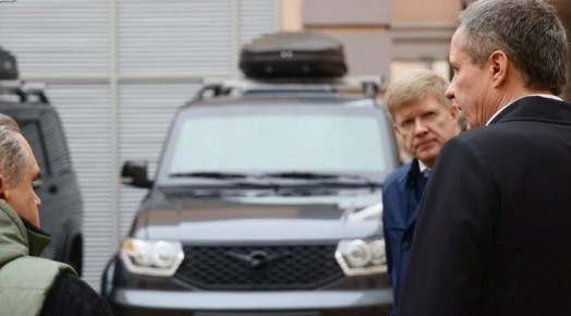 Вячеслав Гладков передал 3 бронированных автомобиля в Грайворонский округ