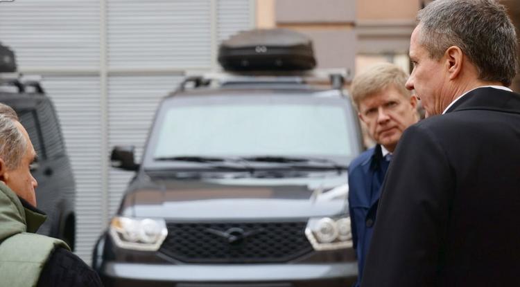 Вячеслав Гладков передал 3 бронированных автомобиля в Грайворонский округ