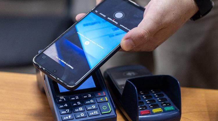 Белгородцы в 2025 году чаще стали оплачивать товары и услуги по биометрии и QR-кодам