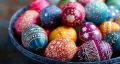 Необычные методы окраски пасхальных яиц: от пены для бритья до риса