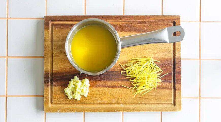 Вкусный соус к мясу из желе красной смородины