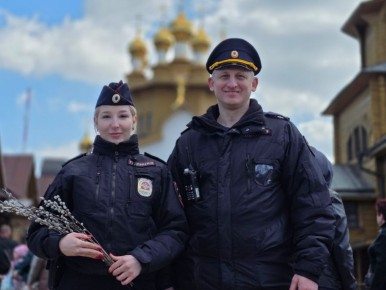 Полицейские Белгорода поздравляют вас с праздником Входа Господня в Иерусалим! Пусть Вербное воскресенье принесет в ваши дома добро, тепло и уют, а сердца наполнятся радостью и любовью!