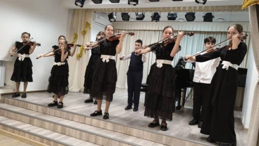 3 апреля в Детской музыкальной школе №1 города Губкина завершился Региональный конкурс ансамблей скрипачей и виолончелистов «Весенние струны»