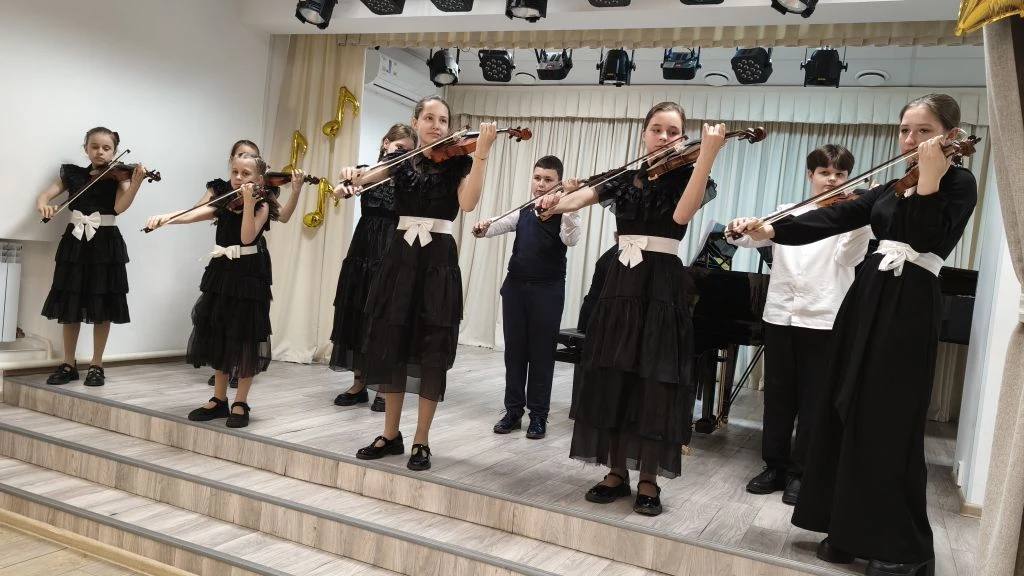 3 апреля в Детской музыкальной школе №1 города Губкина завершился Региональный конкурс ансамблей скрипачей и виолончелистов «Весенние струны»