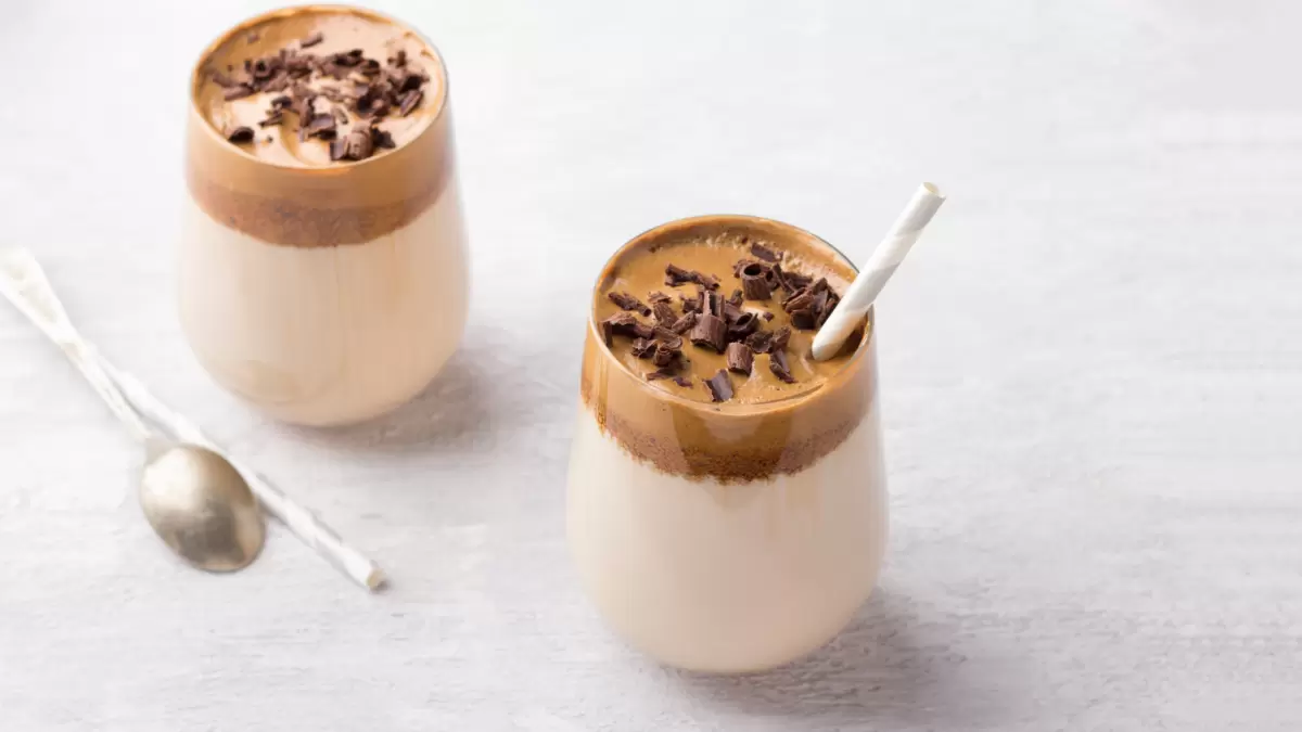 Дальгона-кофе с мороженым: идеальный десерт для горячих дней