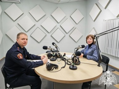 В эфире радио «Россия-Белгород» офицер Росгвардии рассказал белгородским радиослушателям о возможности передачи охотничьих ружей для нужд специальной военной операции