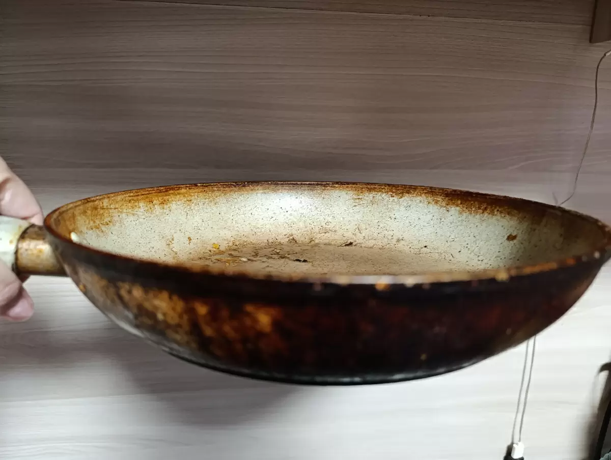 Как быстро вернуть блеск вашей сковороде: 7 эффективных методов