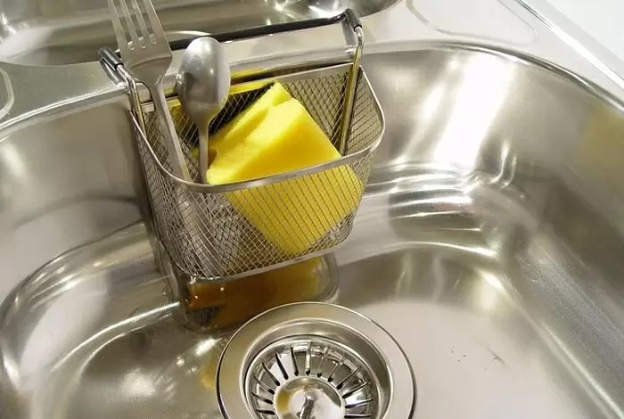 Как быстро и эффективно почистить забитую раковину без химии: просто и доступно