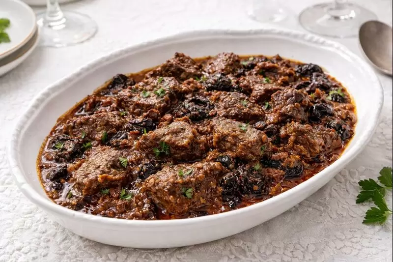 Тушёная говядина с черносливом: наслаждайтесь утончённым вкусом на каждом ужине