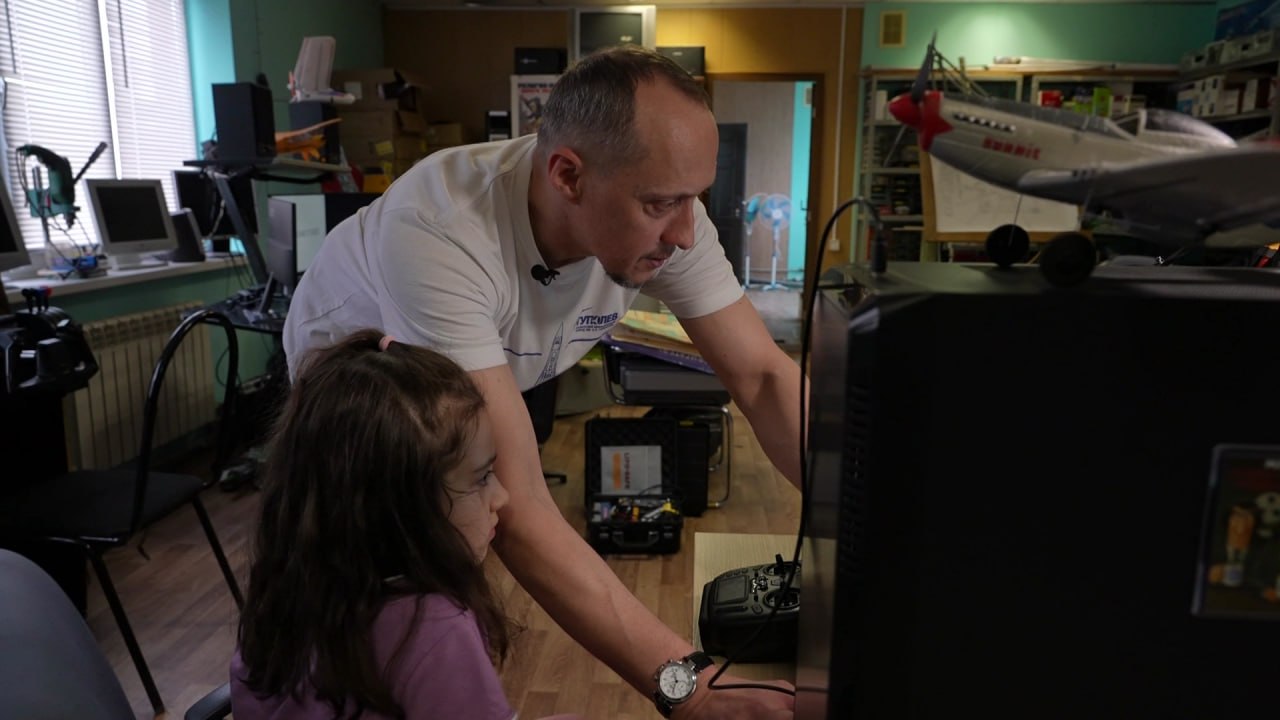 В белгородском военно-патриотическом клубе «Высота» школьников обучают авиации