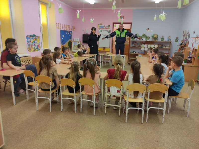 Шебекинские автоинспекторы познакомили дошколят со своей профессией