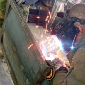 Благодаря соцконтракту житель посёлка Волоконовка Белгородской области открыл мастерскую по электросварочным работам