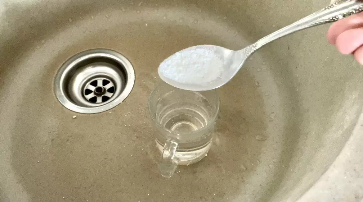 Как справиться с засором в раковине: простые методы и советы