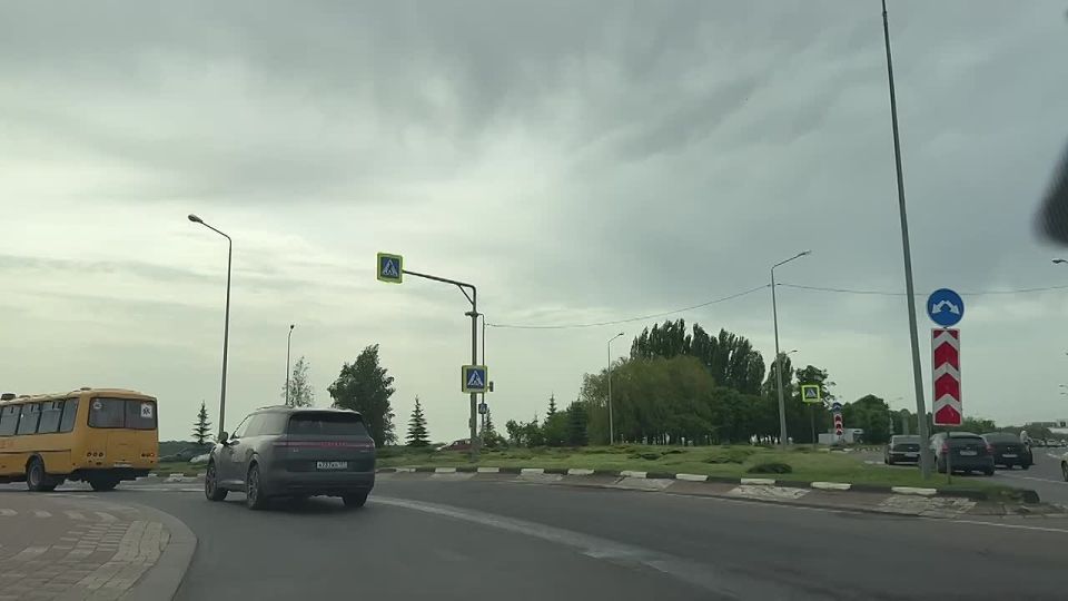 Доброе утро, друзья. Напоминаем вам о дорожной безопасности будьте осторожны во время движения, избегайте резких маневров и выбирайте максимально безопасную скорость , чтобы успеть вовремя остановиться, в случае...