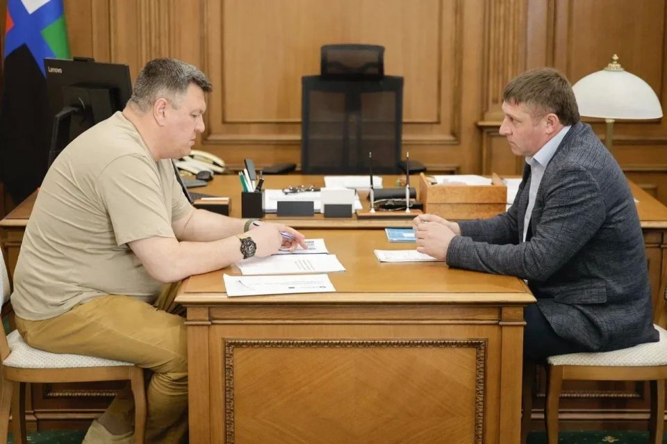 Восстановление и развитие Белгородской области обсудили врио губернатора Александр Шуваев и заместитель министра строительства и ЖКХ РФ Валерий Леонов