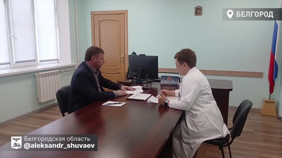 Александр Шуваев: Вместе с министром здравоохранения региона Андреем Иконниковым и главврачом детской областной клинической больницы Ириной Кизиловой проверили ход строительства модульного приёмного отделения в Белгороде....