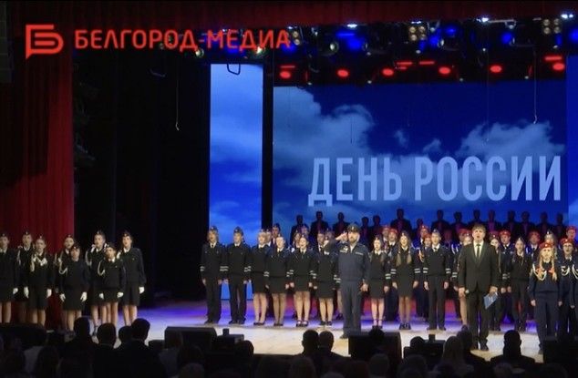 Белгороде в преддверии Дня России госнаграды вручили представителям разных профессий