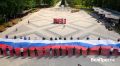 Белгородцы развернули 30-метровый триколор в парке Ленина