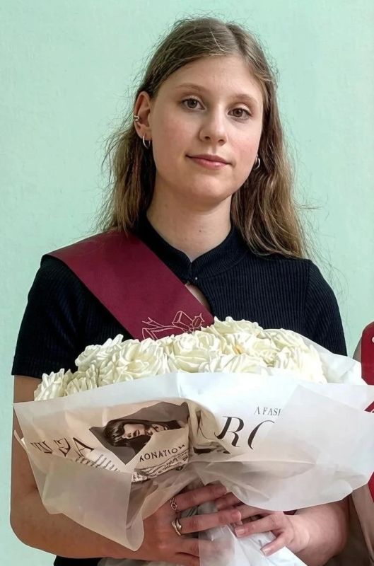 Олег Медведев: Отличная новость!. . Кушнаренко Виктория Артемовна, выпускница 11 «В» класса МБОУ «СОШ № 2 г. Строитель», набрала максимальные 100 баллов на ЕГЭ по химии