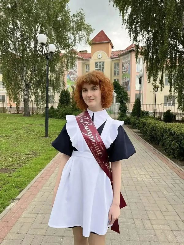 Сто баллов на ЕГЭ!. Этого блестящего результата добилась Ульяна Рыбцова, выпускница Ракитянской средней школы № 1. Заветную оценку девушка получила, сдав экзамен по литературе
