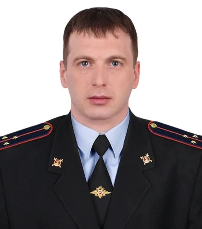 Память старшего лейтенанта полиции Александра Монакова, который закрыл собой мирного жителя во время атаки вражеского БПЛА, увековечат в Старом Осколе