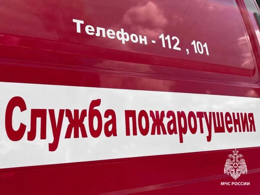 В 16:27 поступило сообщение о том, что в посёлке Дубовое Белгородского округа, предварительно, произошло возгорание на кровле торгово-развлекательного центра "Сити Молл Белгородский"