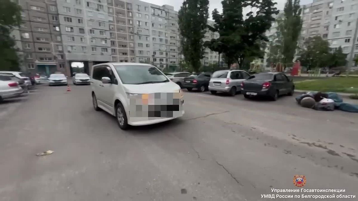 6-летний мальчик попал под колёса авто в Старом Осколе Вчера около 19:05 в микрорайоне Макаренко 45-летний водитель за рулём «Митсубиси» наехал на ребёнка, когда тот внезапно выбежал из-за припаркованной машины. В результате...