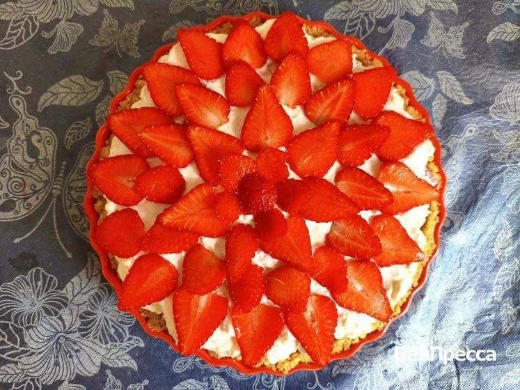 Лето со вкусом клубники. Что вы знаете о клубнике? Вкусная и полезная летняя ягода, звезда десертов и заготовок, прекрасна в любом виде – свежая, сушёная, вяленая, замороженная, в виде варенья и кулинарных десертов