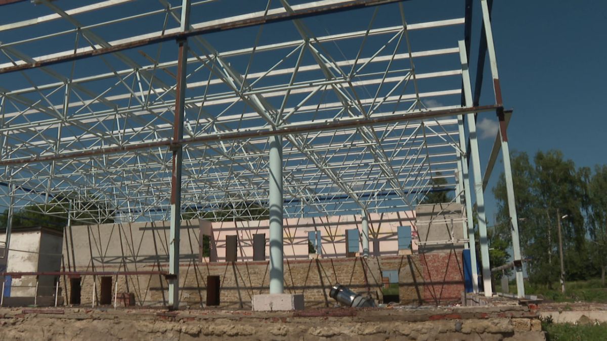 В Ракитянском округе капитально ремонтируют ФОК и стадион