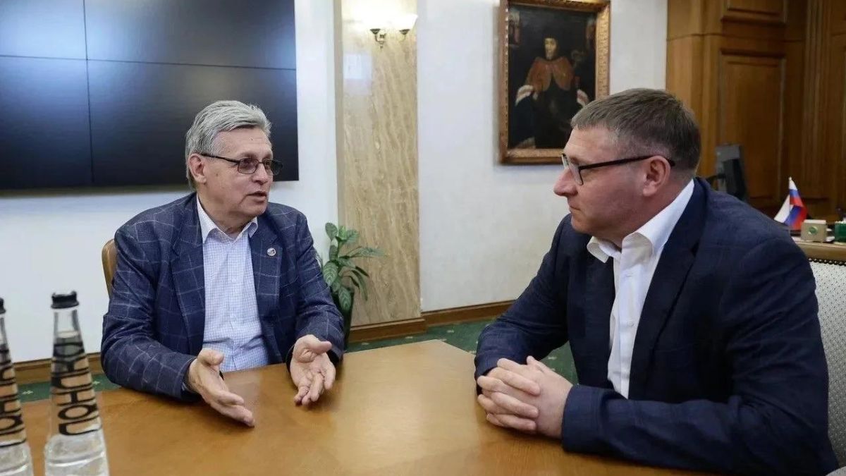Александр Шуваев и Рифат Сабитов обсудили поддержку белгородских участников СВО и социальные проекты