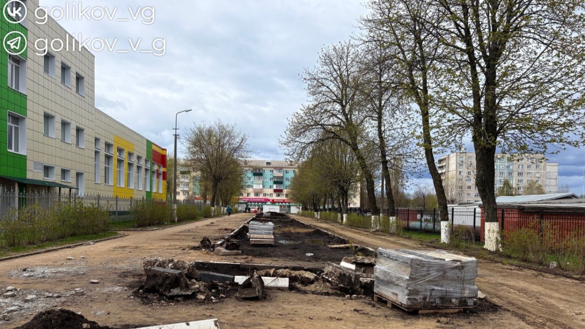 В Губкине продолжается благоустройство сквера «Школьный»