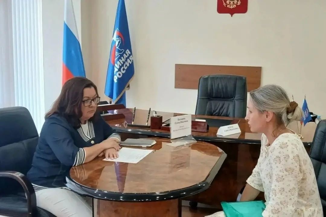 Поддержка многодетных, компенсационные выплаты и правовые вопросы — ключевые темы прошедших приёмов парламентариев