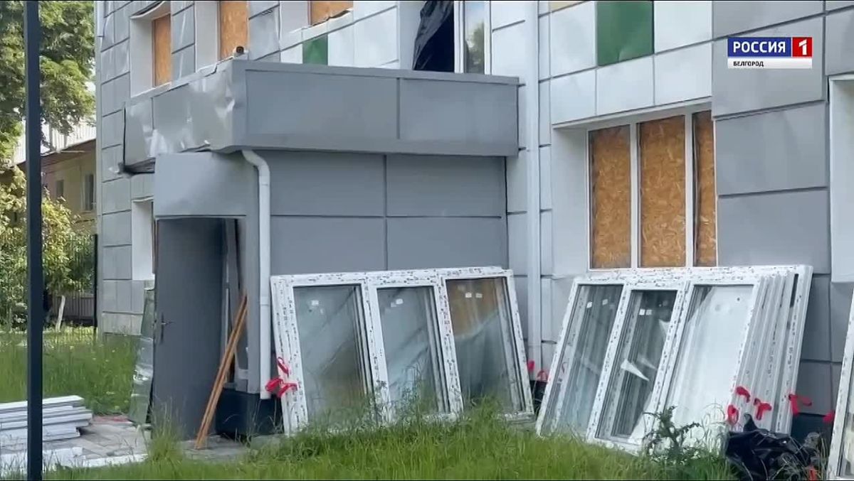 Восстановить общежитие Корочанского сельхозтехникума планируют к 1 сентября: беспилотник ВСУ, который в марте атаковал здание, нёс как минимум 50 кг взрывчатки При ударе пострадали несколько студентов. Повреждения получили...