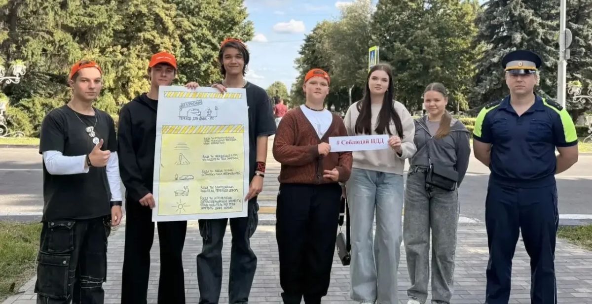 В Губкинском округе автоинспекторы и молодые активисты напомнили пешеходам о мерах безопасности