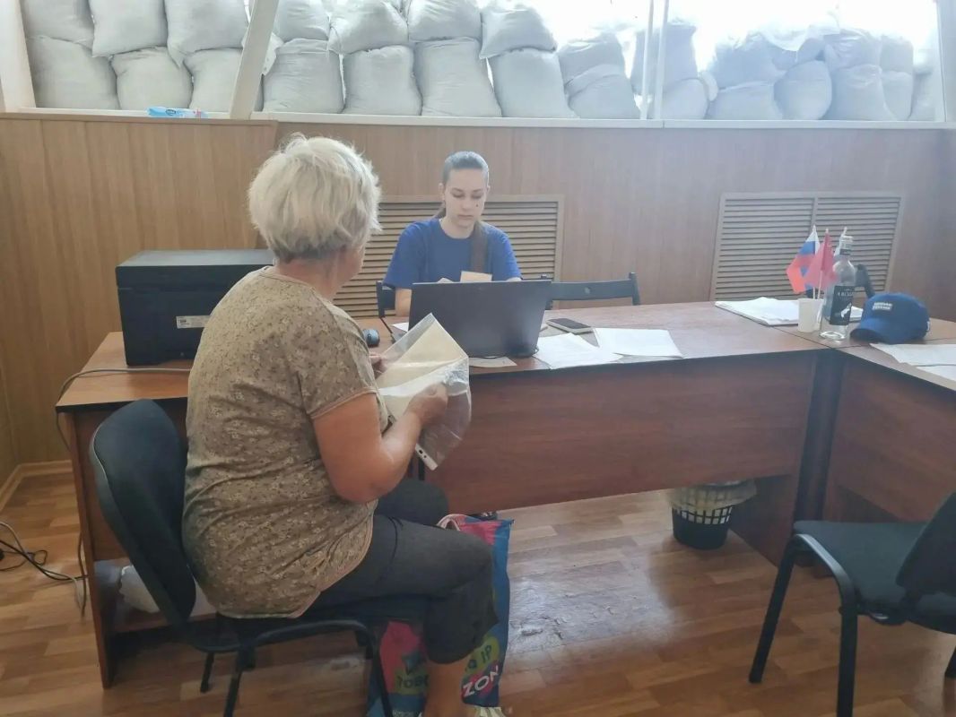 3 600 продуктовых наборов выдали волонтёры, бойцы подразделений «Орлан» и «БАРС-Белгород» с момента открытия гуманитарного центра в Шебекино