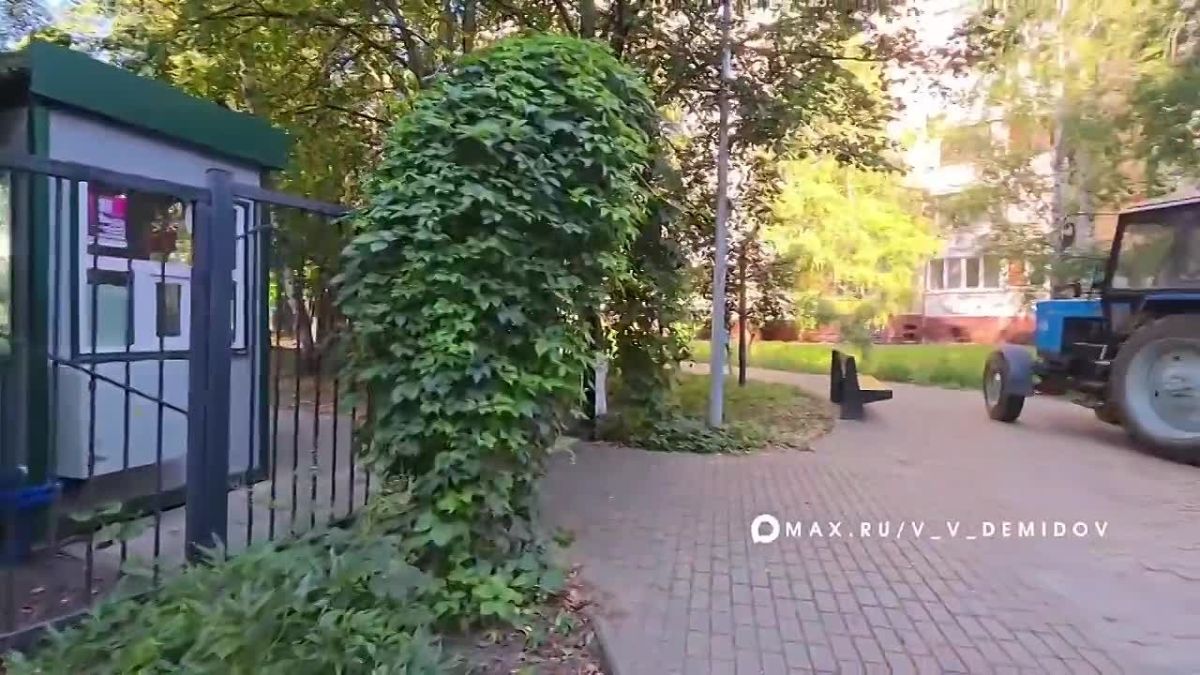 Валентин Демидов: Ежедневно порядка 200 специалистов и 52 единиц техники Белгорблагоустройства заняты в уборке города
